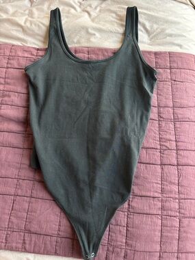 EUC Abercrombie Scoop Neck Bodysuit in Black Size L